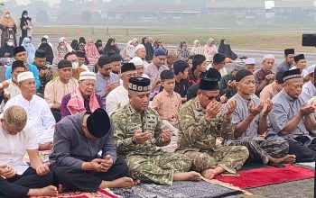 Satgas Kahurtla TNI Gelar Sholat Istisqo dan Sosialisasi di Melawi